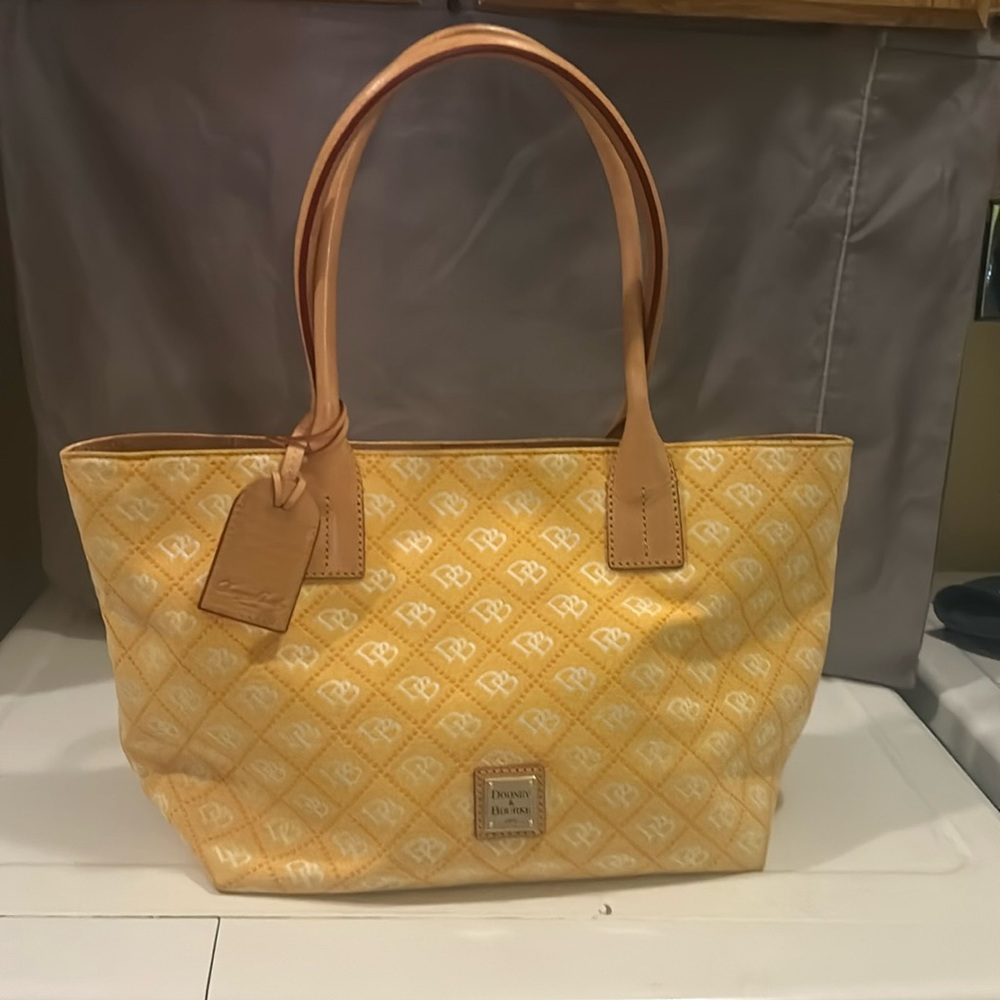 Dooney&Bourke Leathef Tote